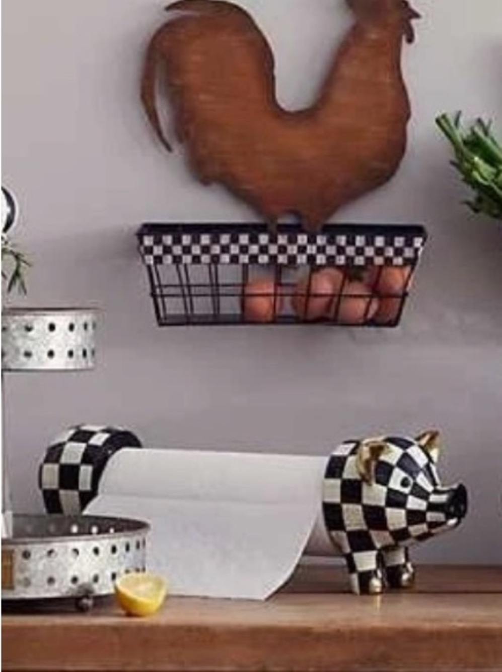 Checkered pig paper towel holder the spindle is adjustable